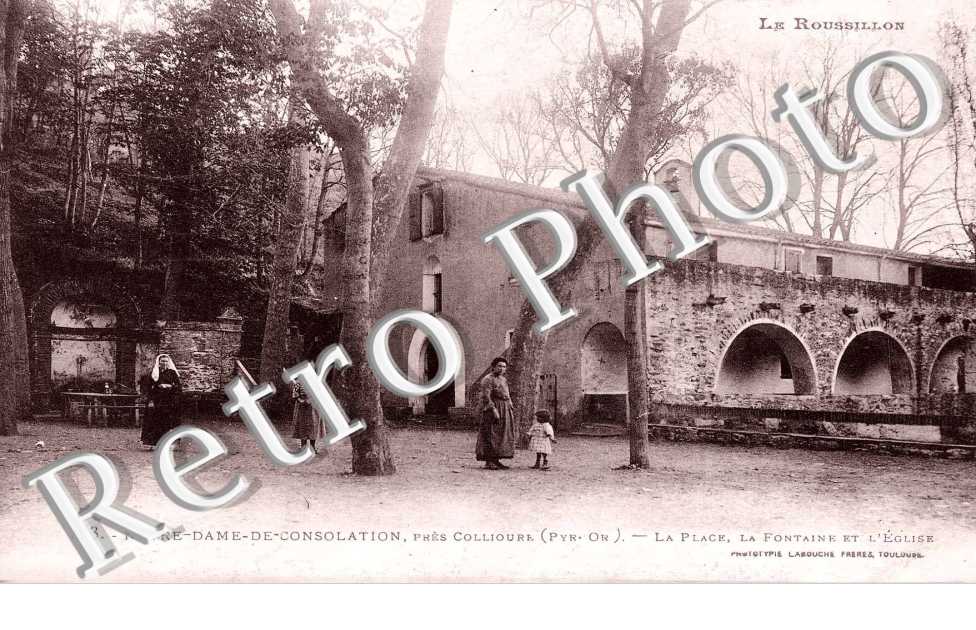 Notre Dame de Consolation, Place, la Fontaine et l'Eglise