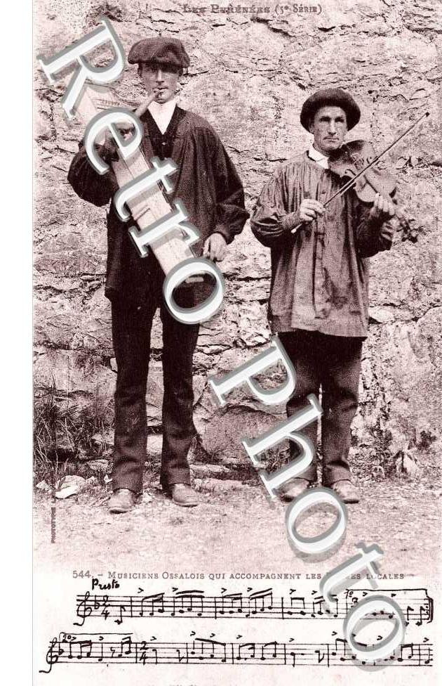 musiciens ossalois qui accompagnent les danses locales