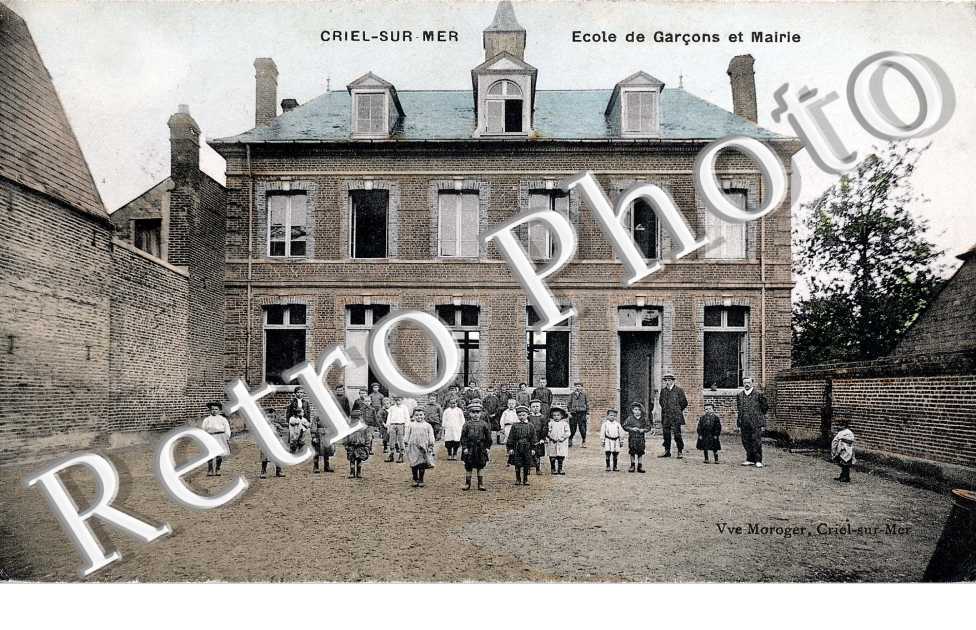 Ecole de garcons et mairie
