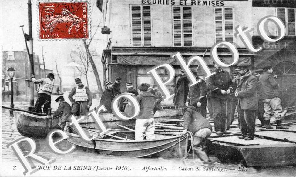 Inondation janvier 1910 de la Seine et de la Marne - Canots de sauvetage