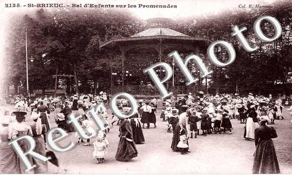 Bal d'enfants sur les  Promenades