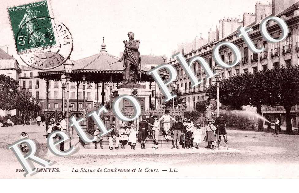 la Statue de Cambronne et le cours -  Cours de la Republique
