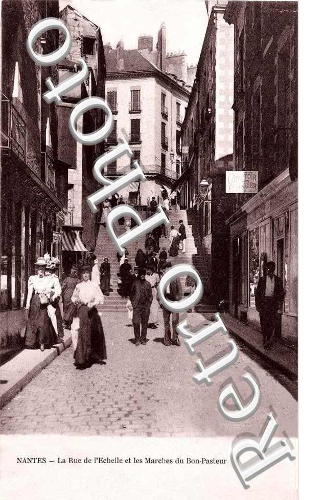 LA RUE DE L'ECHELLE ET LES MARCHES DU BON-PASTEUR