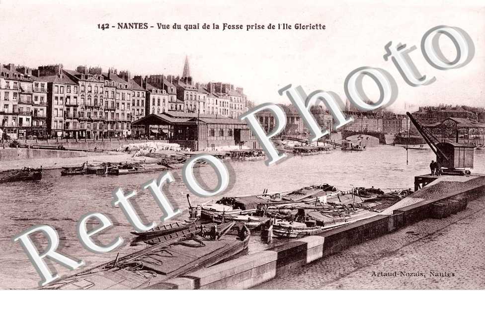 vue du quai de la Fosse prise de l'Ile Gloriette