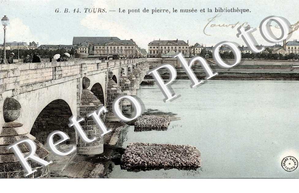 le pont de pierre , le musee et la biblioteque 