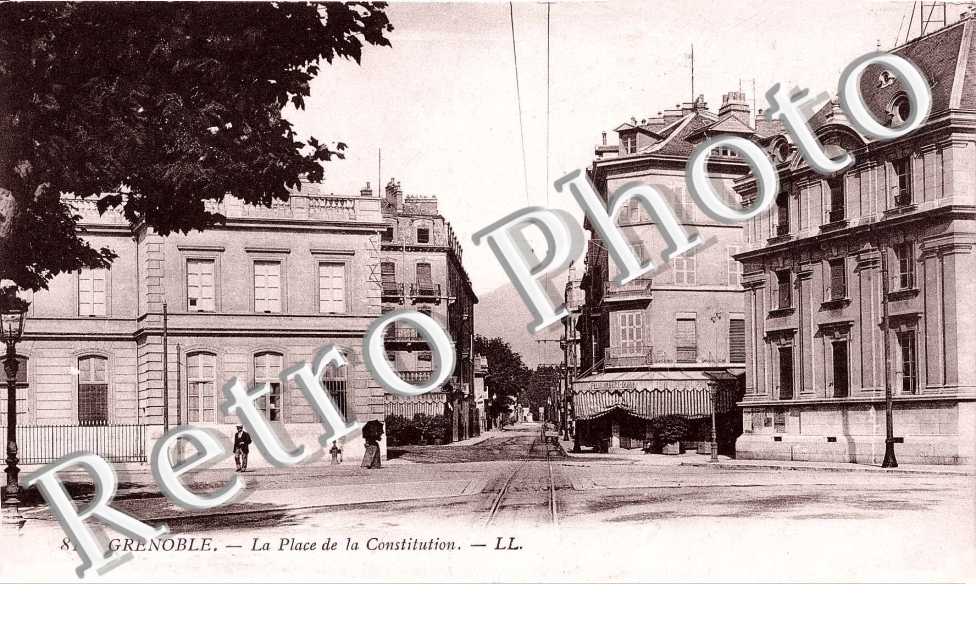 la Place de la Constitution