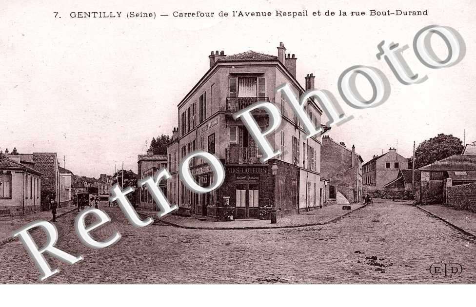 Carrefour de l'Avenue Raspail et de la rue Bout Durand