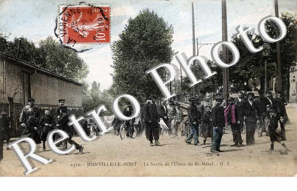 La sortie de l'usine du bi-metal (couleur)