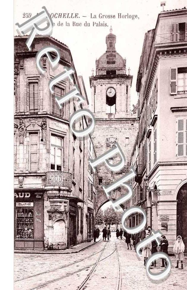  la grosse Horloge vue de la rue du Palais
