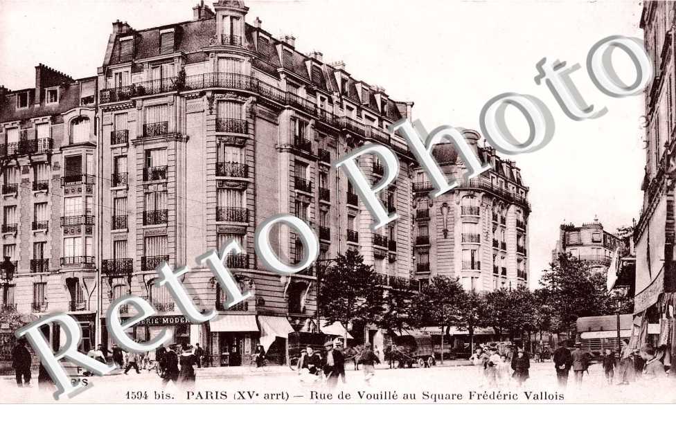 RUE DE VOUILLE au square Frédéric Vallois