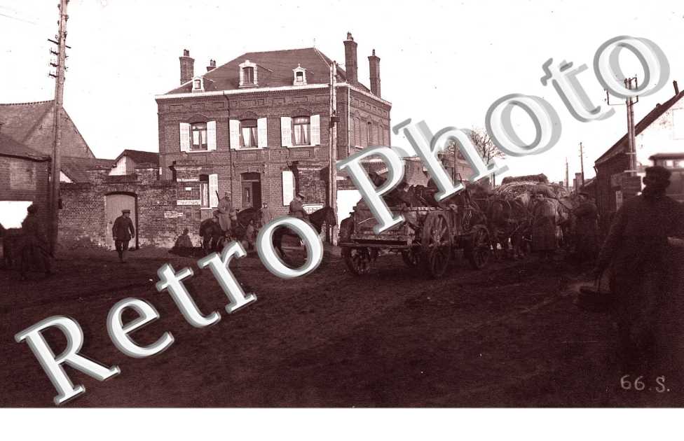 Une rue - militaires