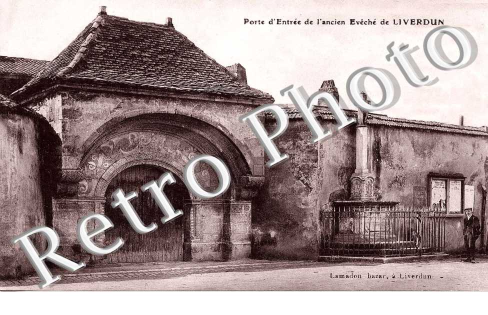 porte de l'ancienne residence des Eveques de Toul