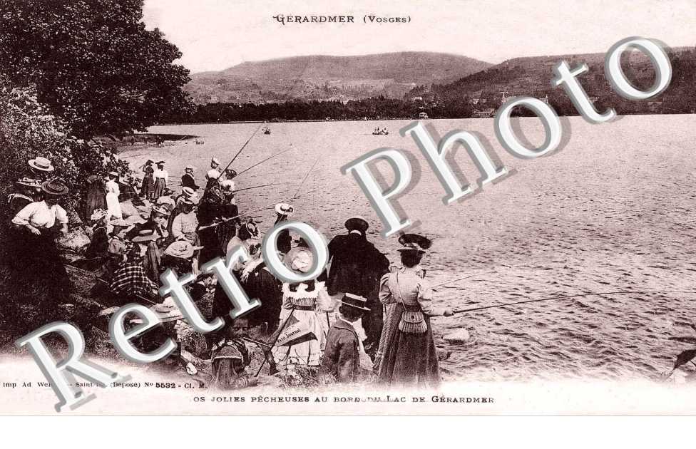jolies pecheuses au bord du lac