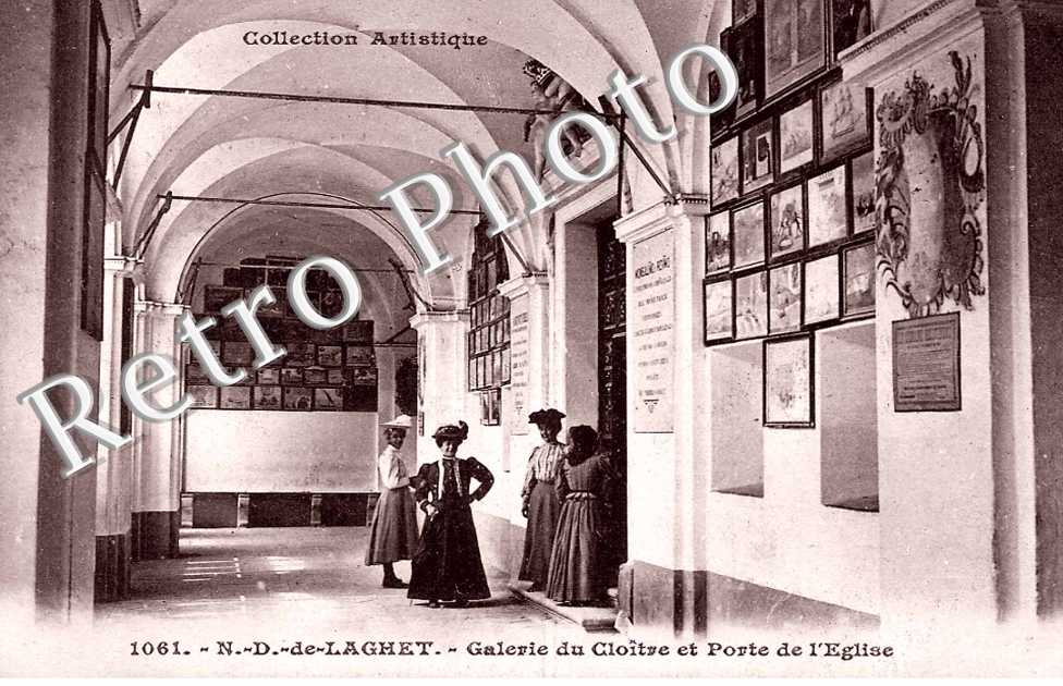 Notre-Dame de Laghet - galerie du cloitre et porte de l'eglise