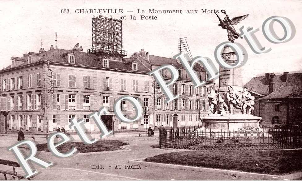 le monument aux morts et la Poste