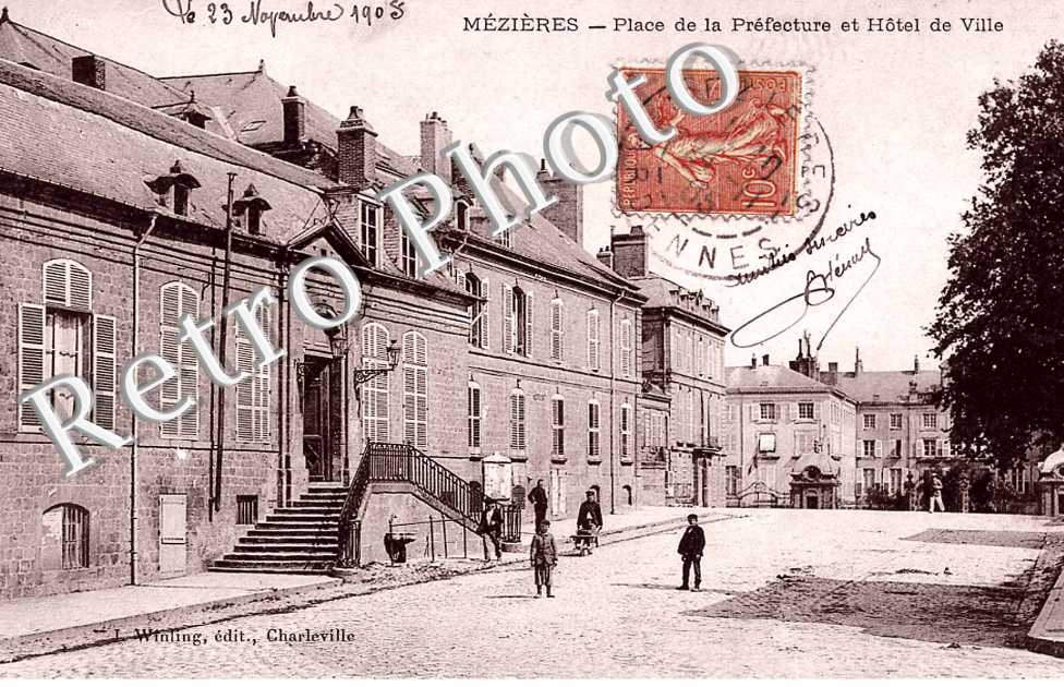 place de la Prefecture et- hotel de Ville