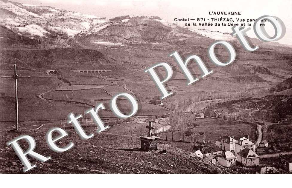 vue panoramique de la vallee de la cere et la gare