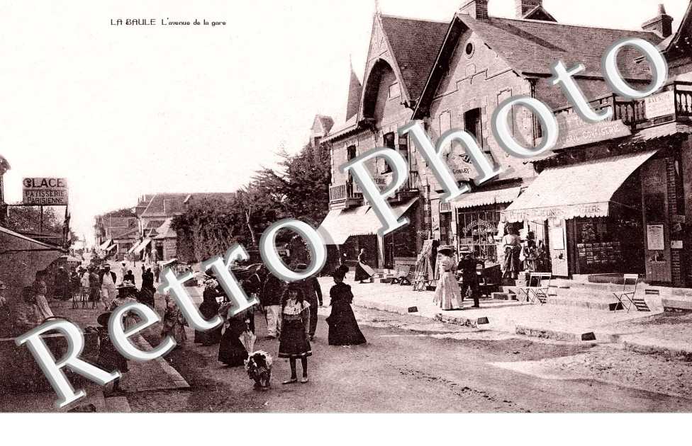 l'avenue de la gare aboutissant a la mer