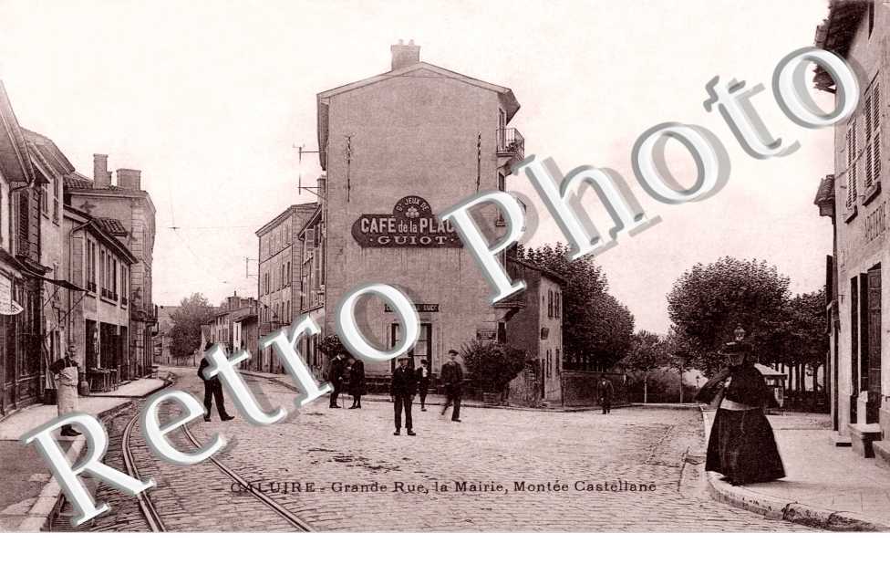 Grande rue - La mairie- montee Castellane  - cafe de la place Guiot
