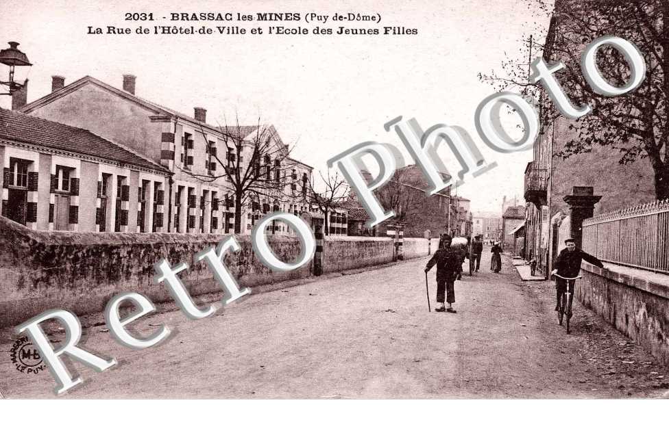 la rue de l'hotel de ville et l'ecole des jeunes filles