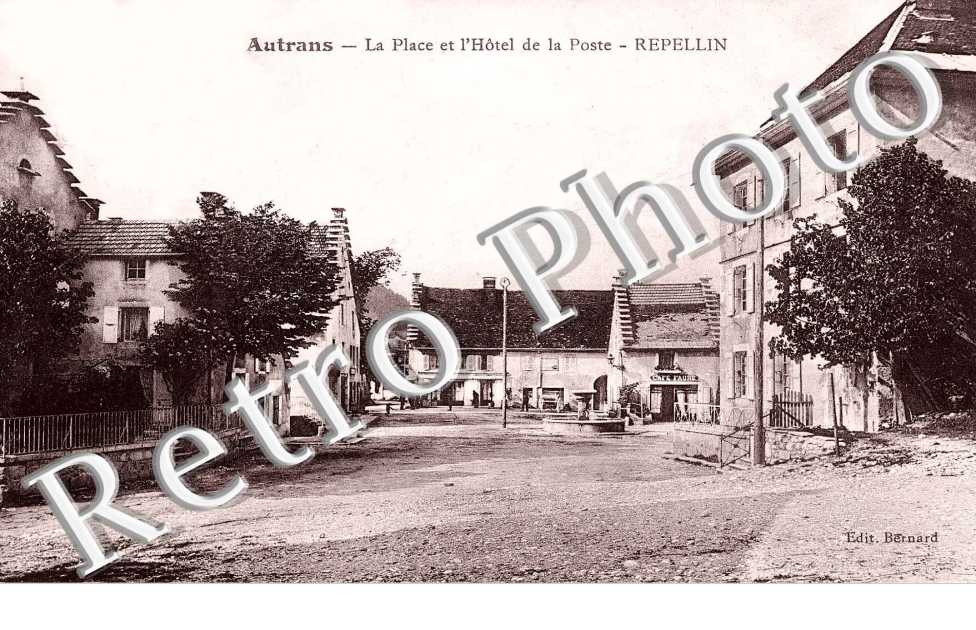 la place et l'hotel de la Poste - Repellin