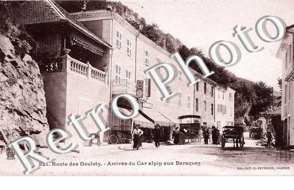 Arrivee du Car alpin aux Baraques