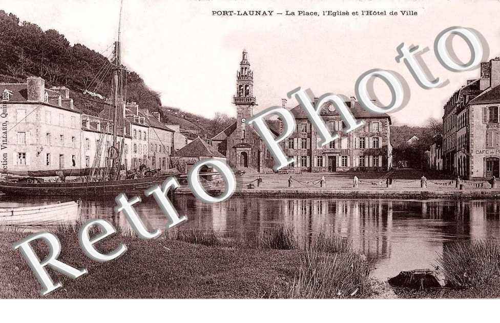 la place, l'eglise et l'hotel de ville
