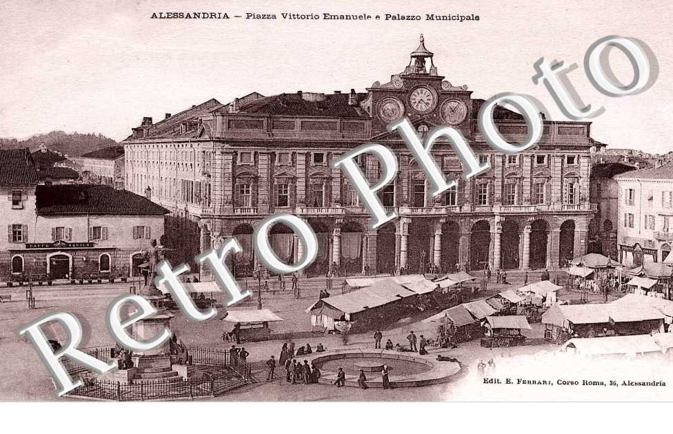 piazza Vittorio Emanuele e palezzo municipale