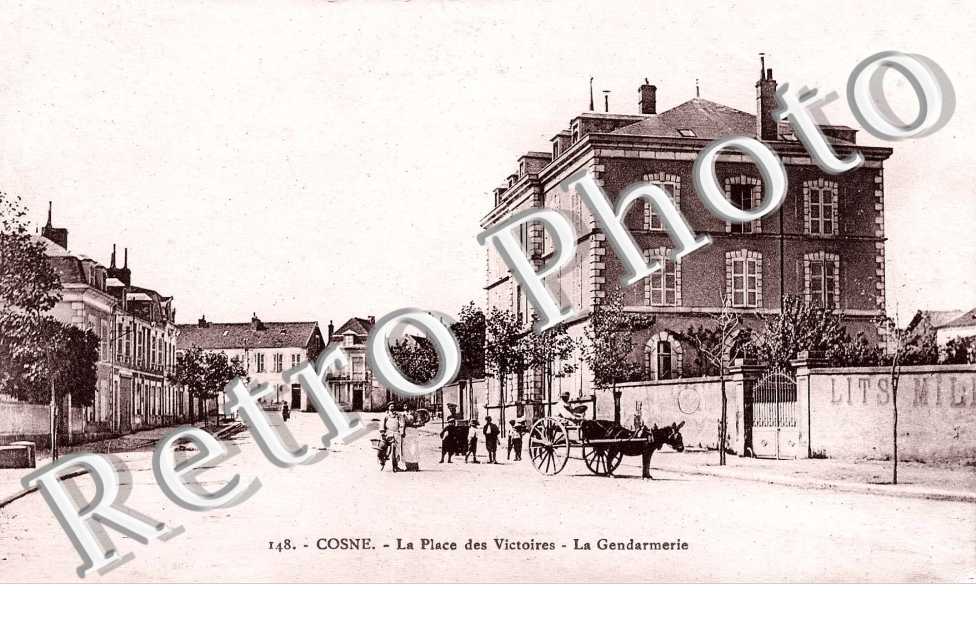 Place des Victoires et La Gendarmerie