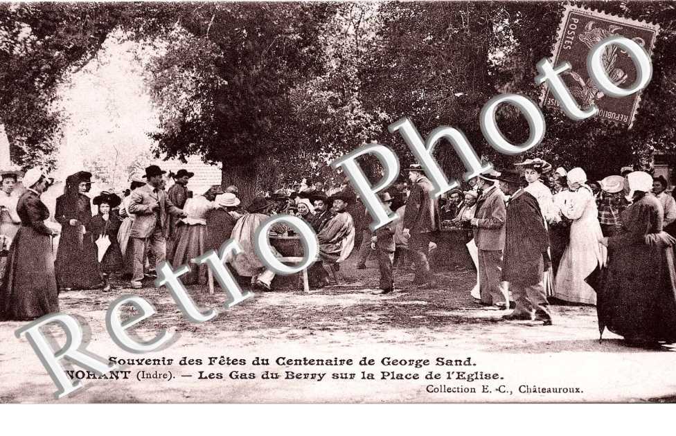 Centenaire de George Sand, les Gas du Berry sur la Place de l'Eglise