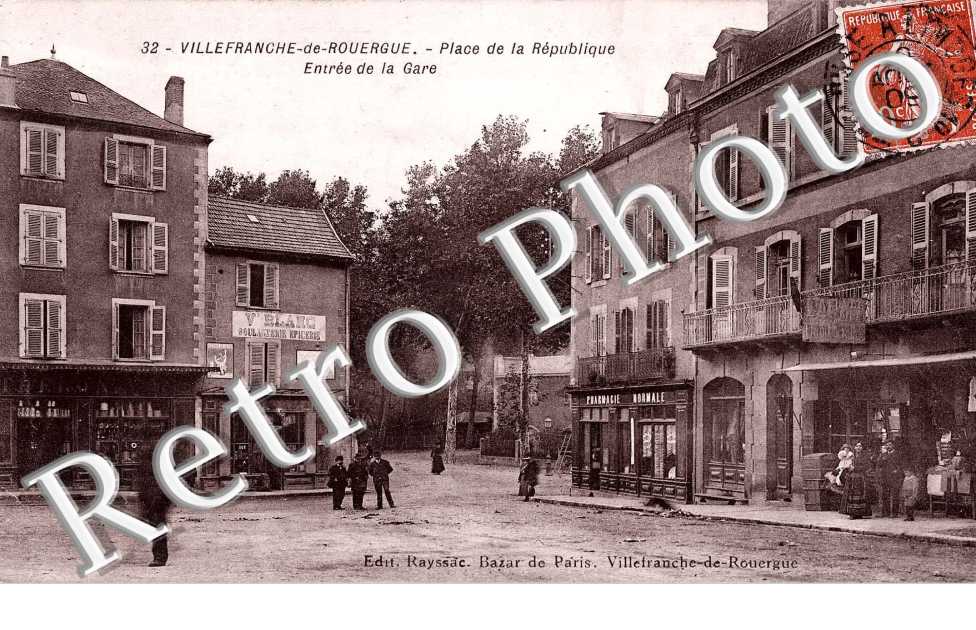 Place de la Republique  Entree de la gare