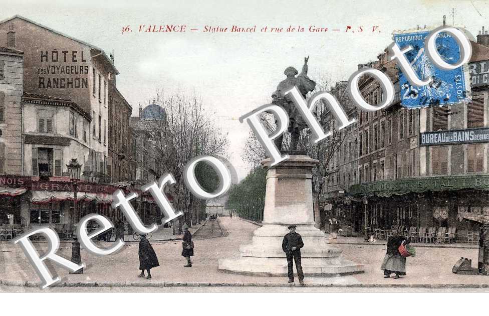 statue Bancel et rue de la gare