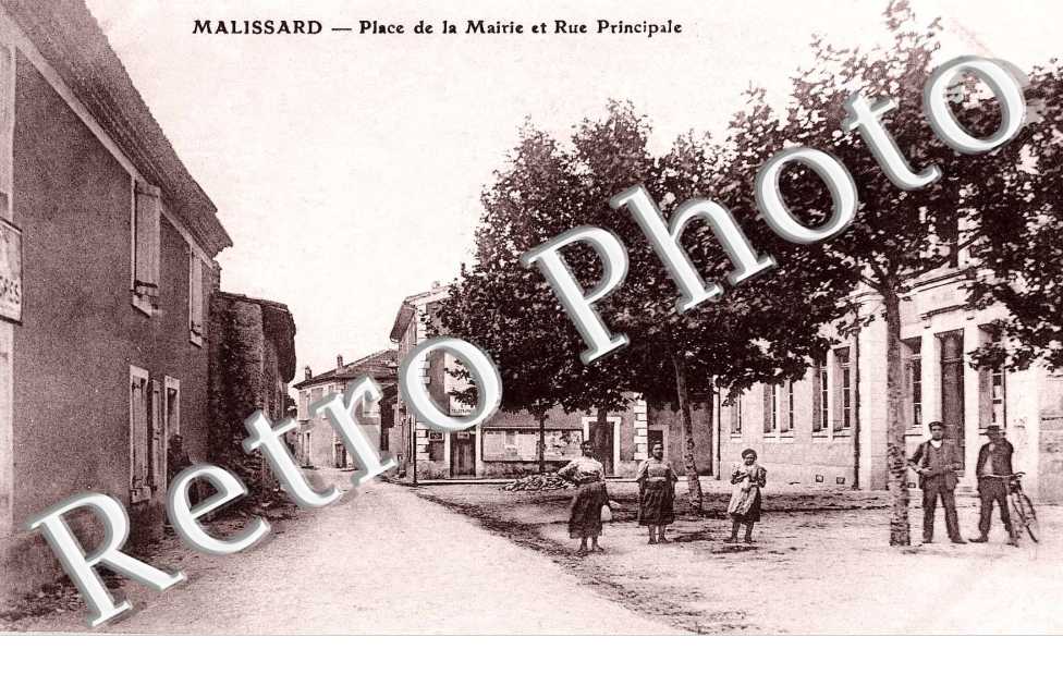 Place de la mairie et rue principale