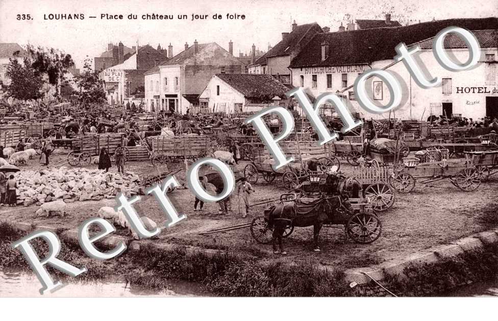 Place du château un jour de foire