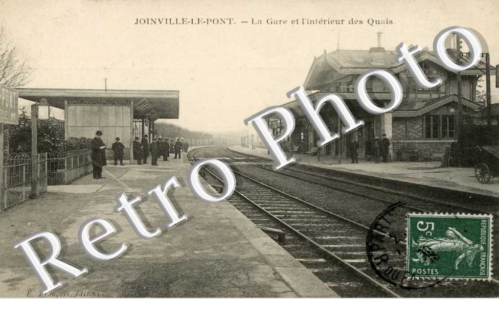 La gare de l'interieur des quais
