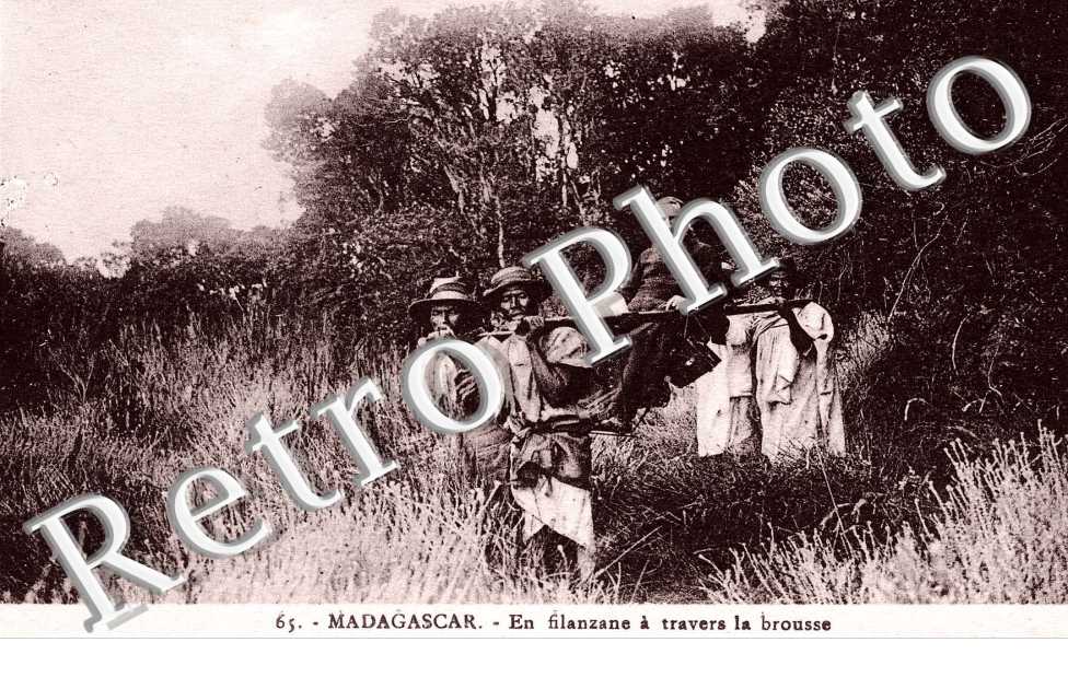 En Filanzanes à travers la brousse