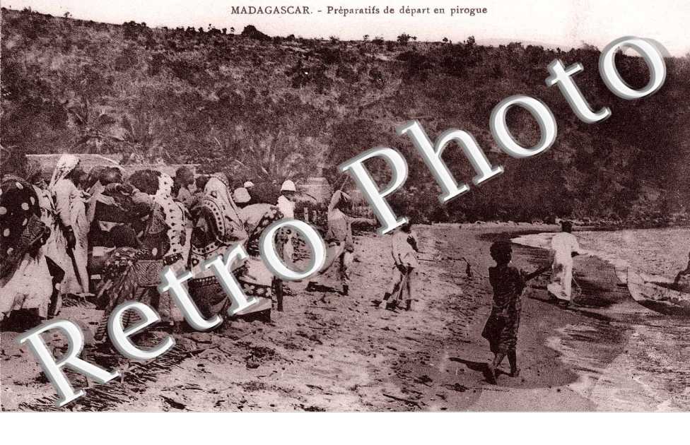 préparatif de départ en pirogue