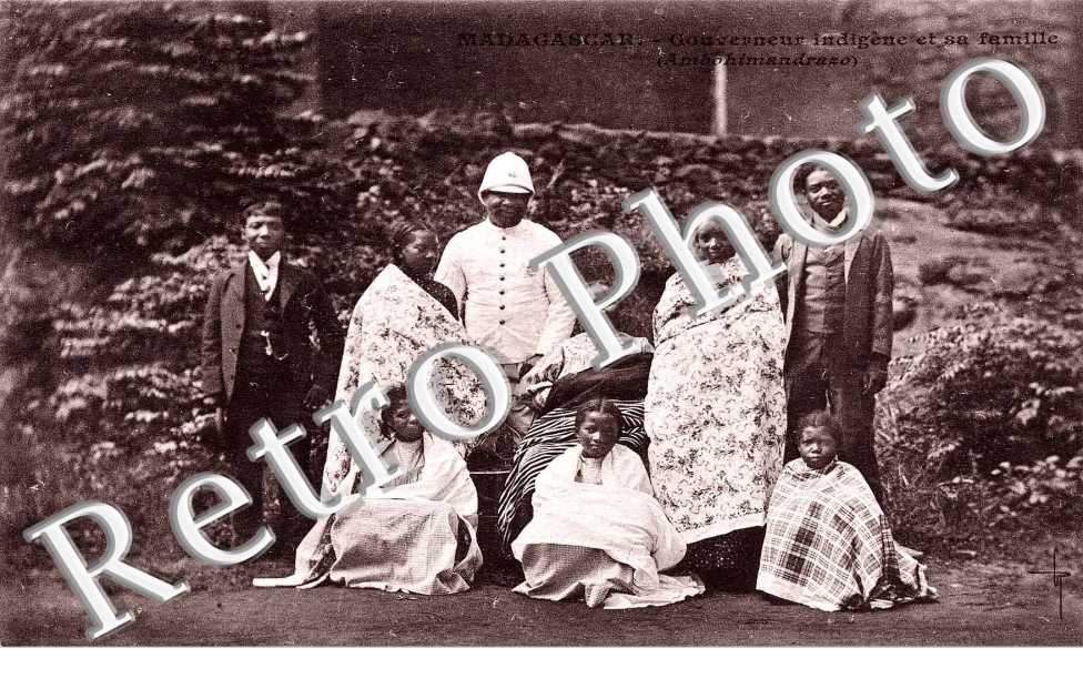 Gouverneur Indigene et sa Famille
