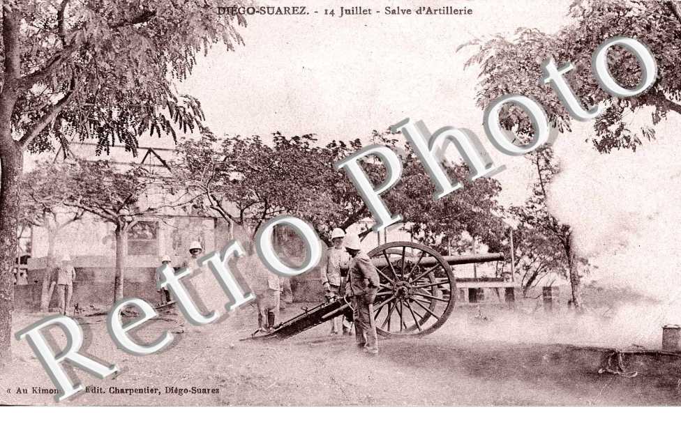 14 juillet. Salve d'artillerie