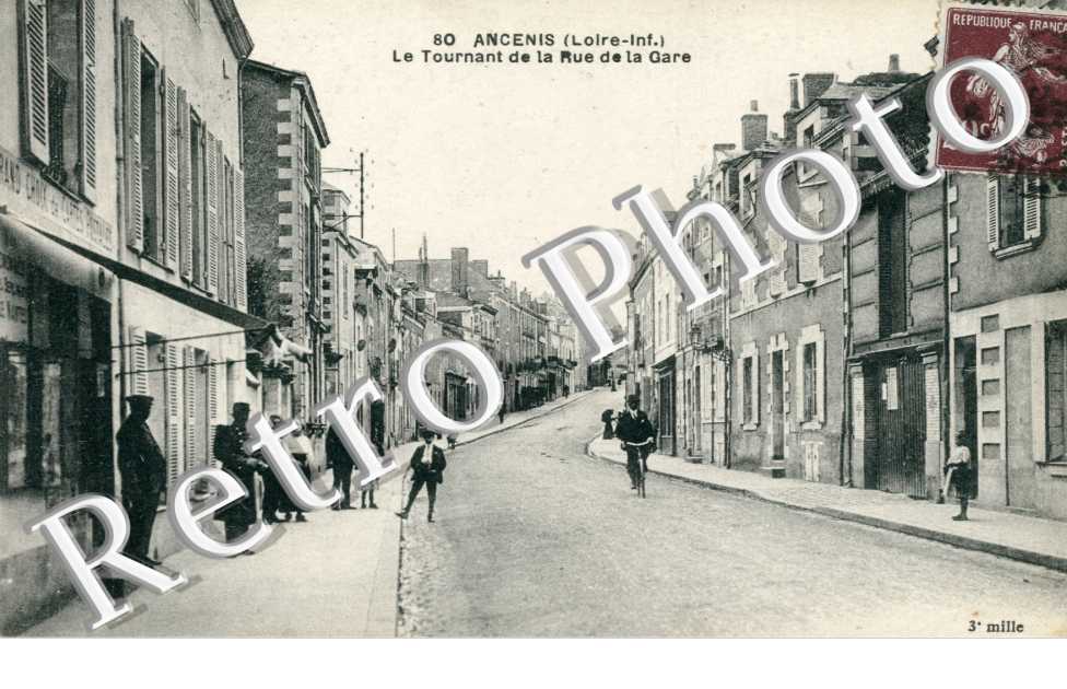 le tournant de la rue de la gare.