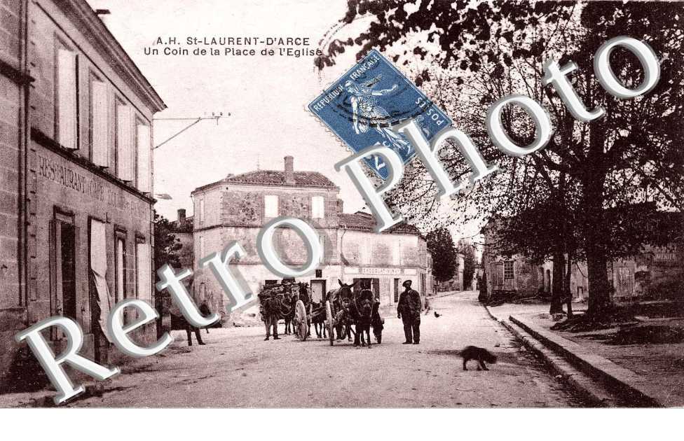 Un Coin de la Place de l'Eglise