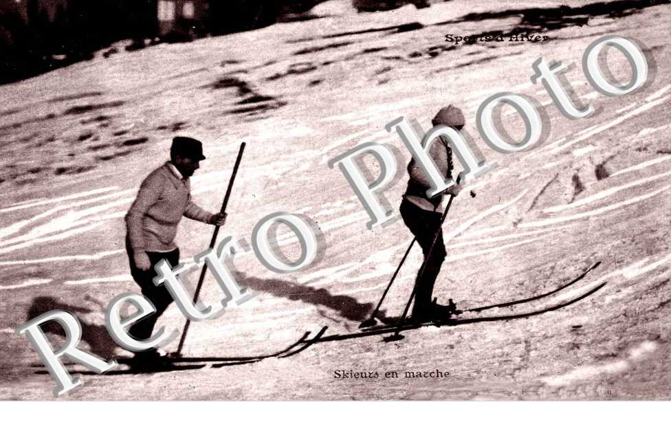 Skieurs en marche