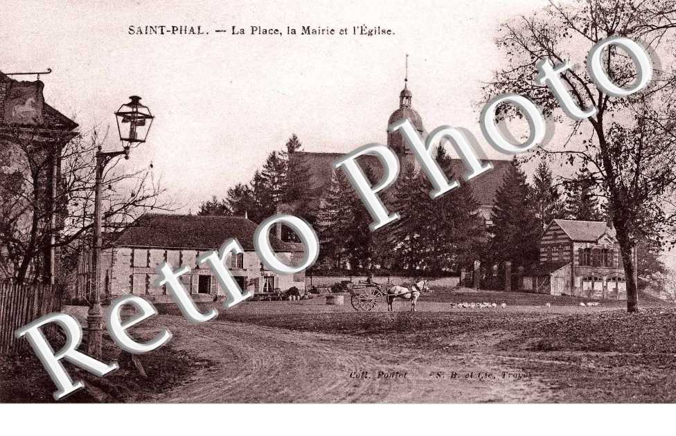 La Place, la Mairie et l'Eglise