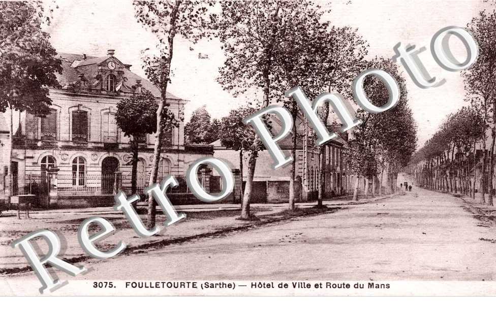 Hôtel de Ville et Route du Mans
