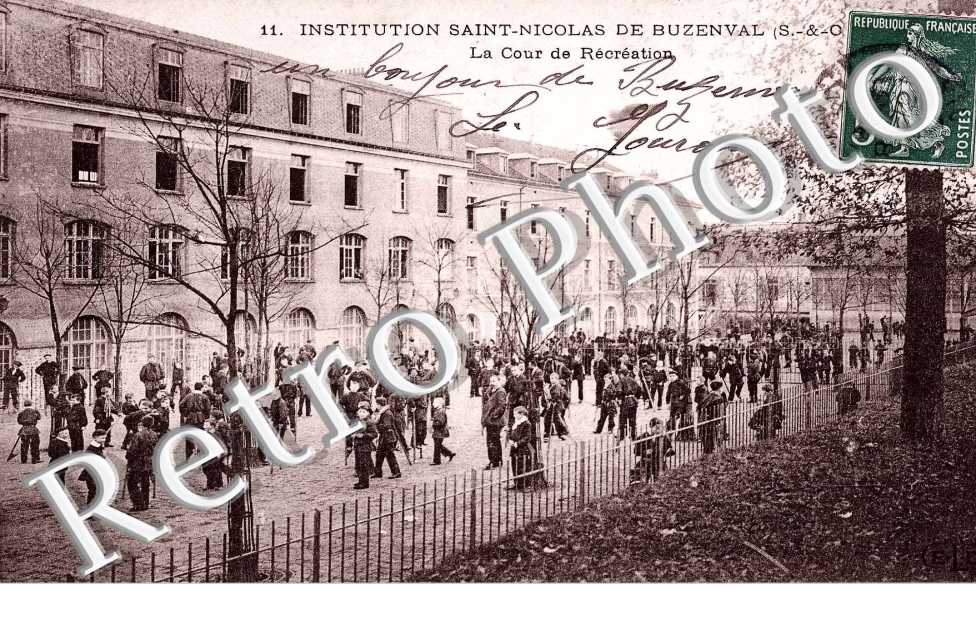 Institution Saint Nicolas de Buzenval - La cour de recreation