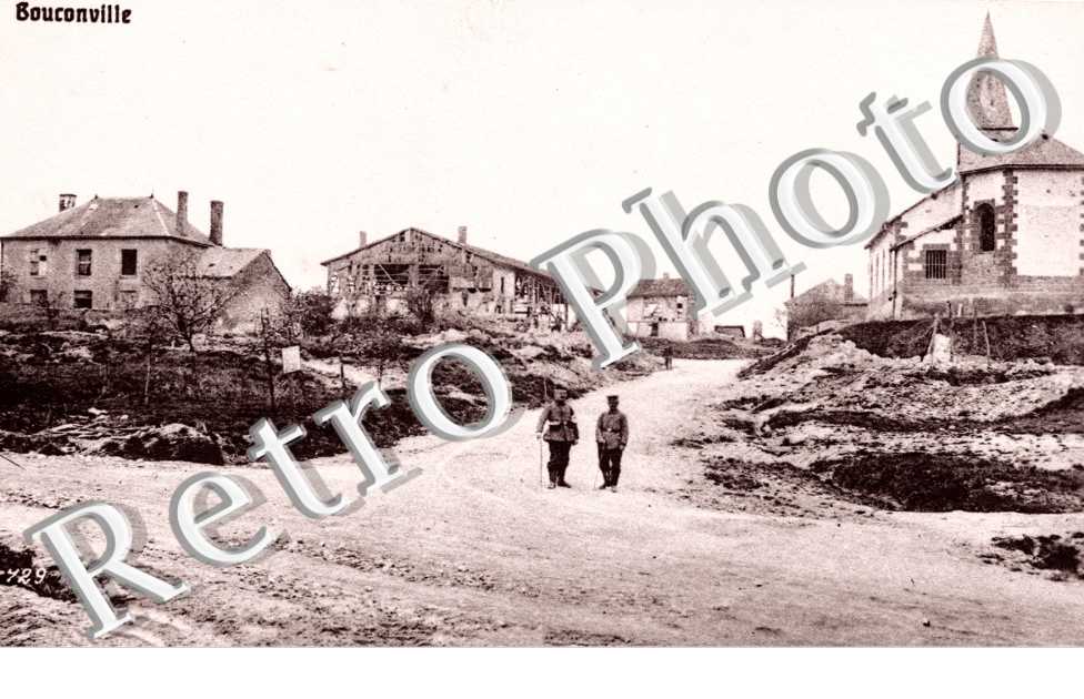 une rue et eglise