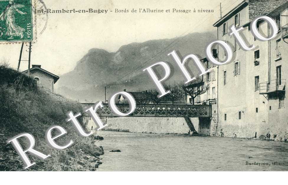 bords de l'Albarine et passage a niveau