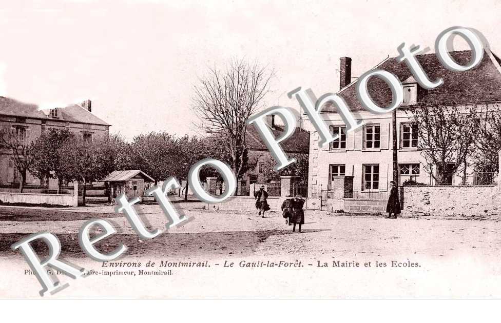 Le Gault la Foret, Mairie et Ecoles