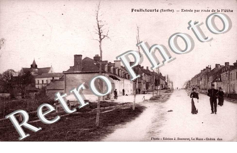 Entrée par la route de la Flèche