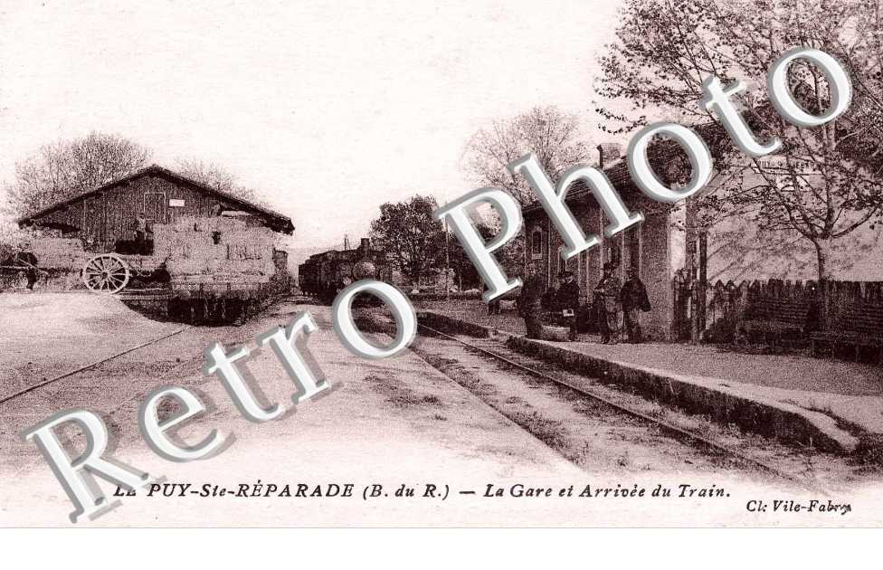La gare et l'arrivee du train
